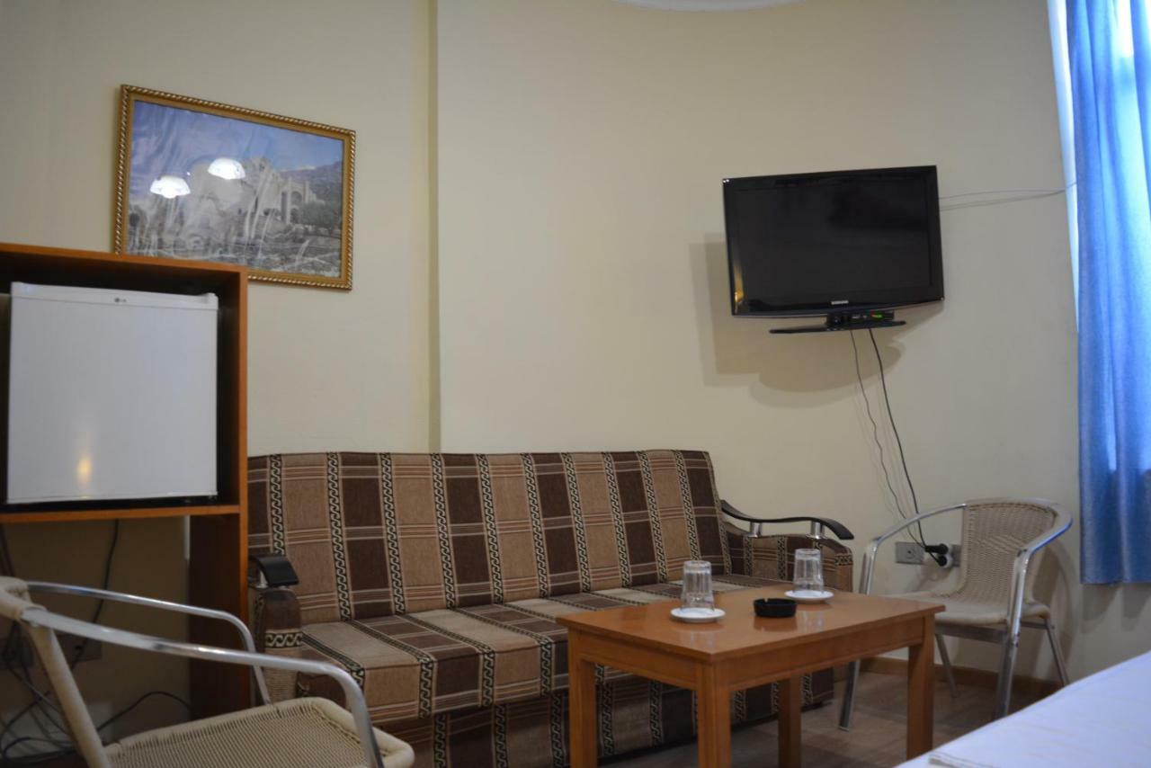 Hotel Republika Τίρανα Εξωτερικό φωτογραφία